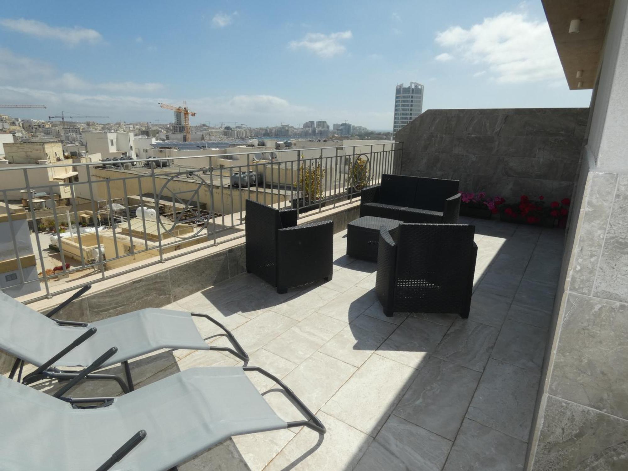 Terrace View - A Stylish Two Bedrooms Penthouse Ac-Wifi Msida Buitenkant foto